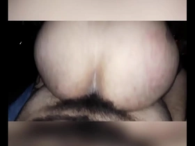 Con un hetero,jugando con mi cola y acabando