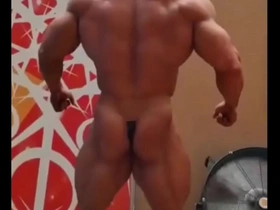 Fisiculturista peladão bunda na fibra
