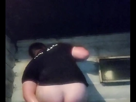 A fat-assed russian guy spread his legs and agreed to star in amateur gay porn for $ 10)))